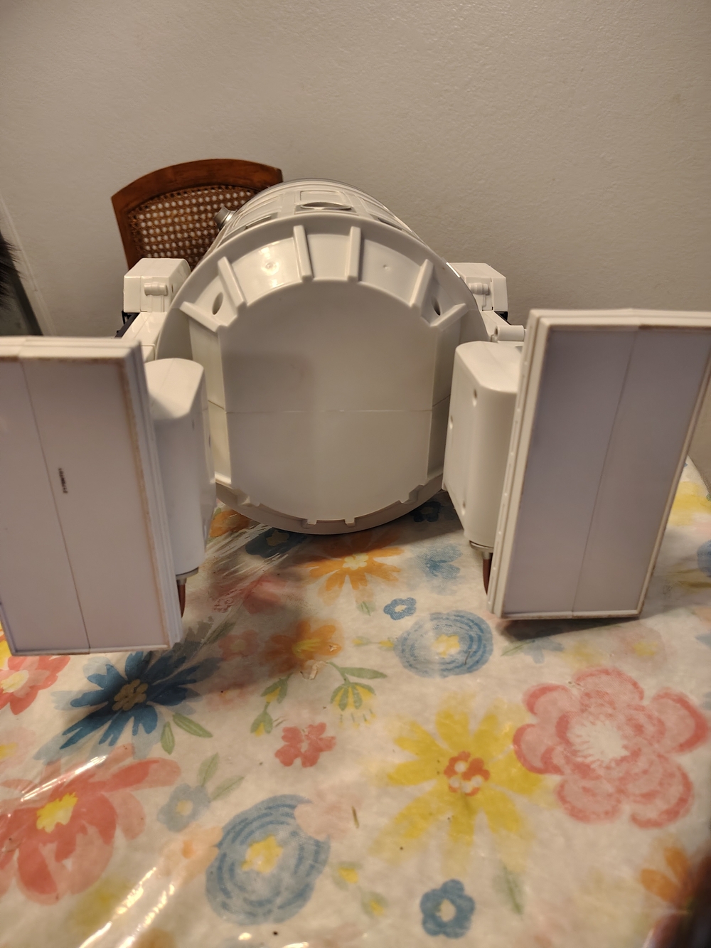 R2-D2 Styled Astromech Droid - White & Blue Collectible - Picture 4 of 5